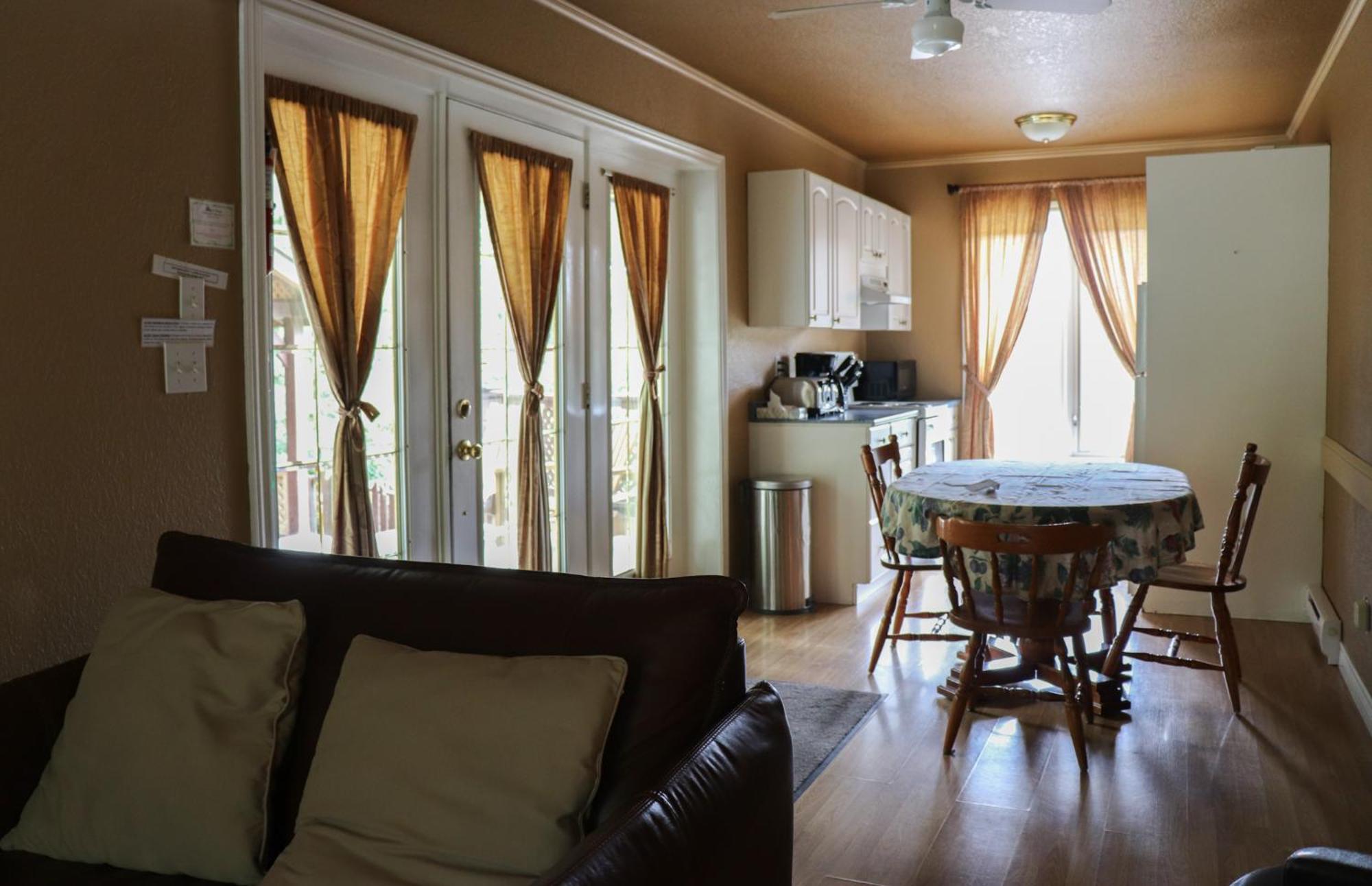 La Bannik Villa Ville-Marie Bagian luar foto