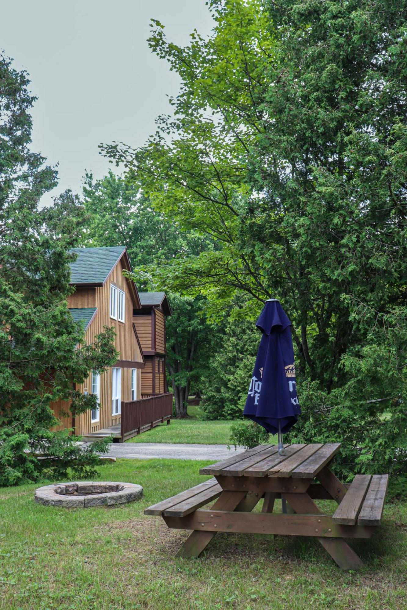 La Bannik Villa Ville-Marie Bagian luar foto